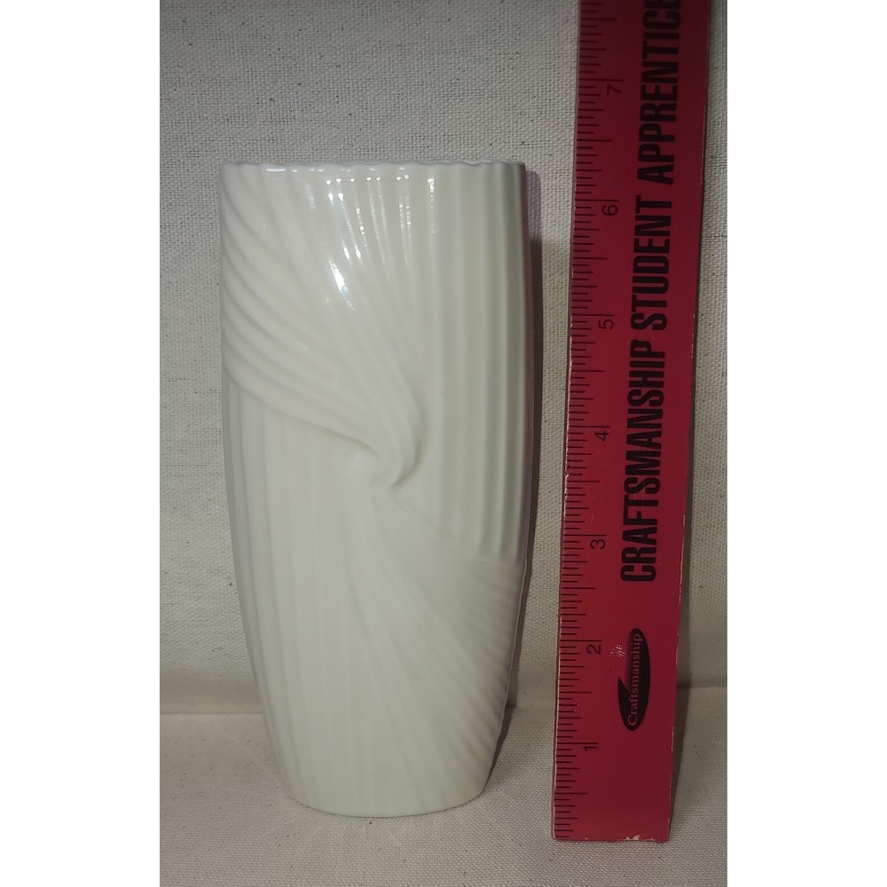 AVON Swirl Ceramic MCM Minimalist 6-inch BUD VASE IVORY Art Deco 90's Simple